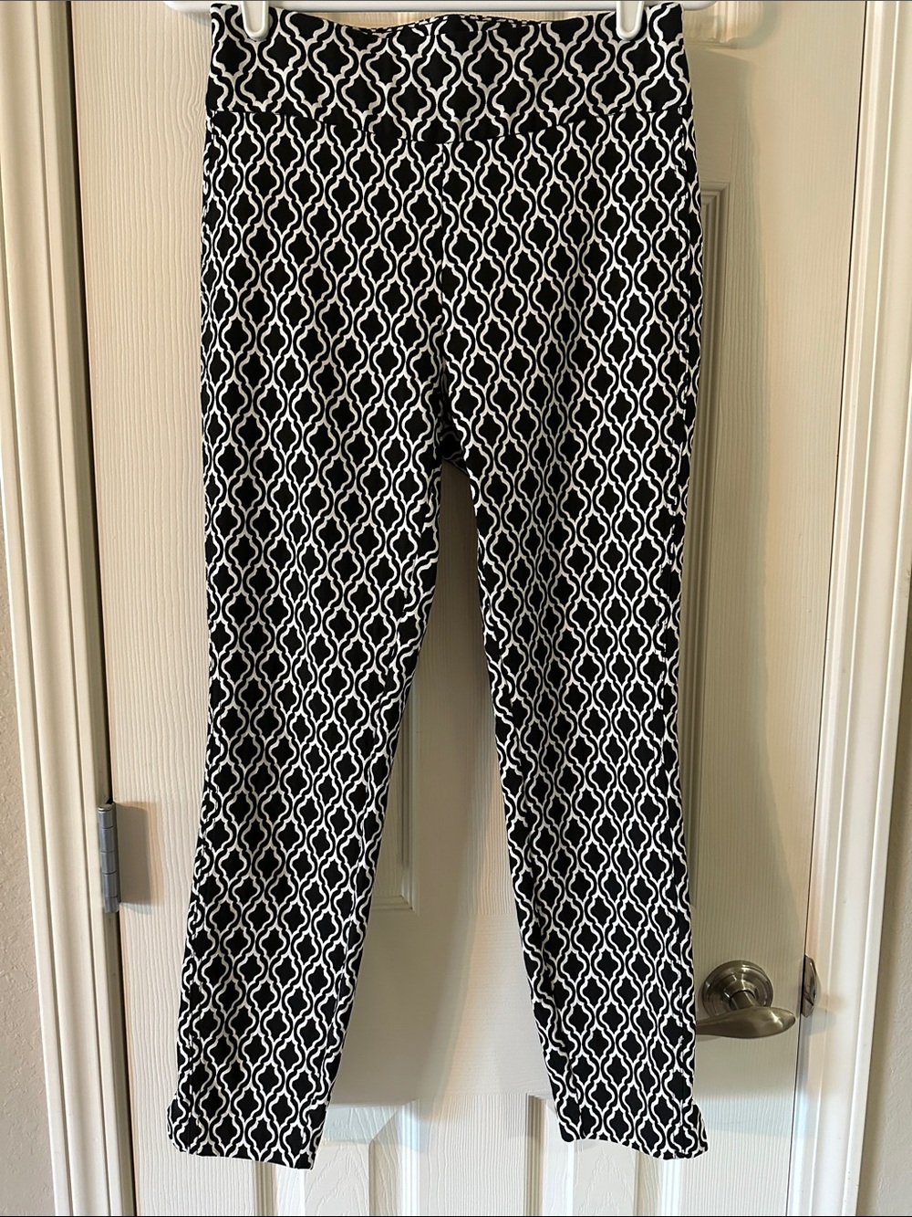 New York & Company Black and White Geometric Knit Pants